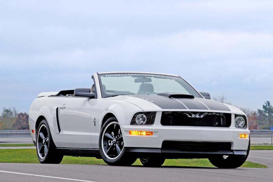  Ford Mustang GT Convertible 2006 года  (фото 13 из 27)